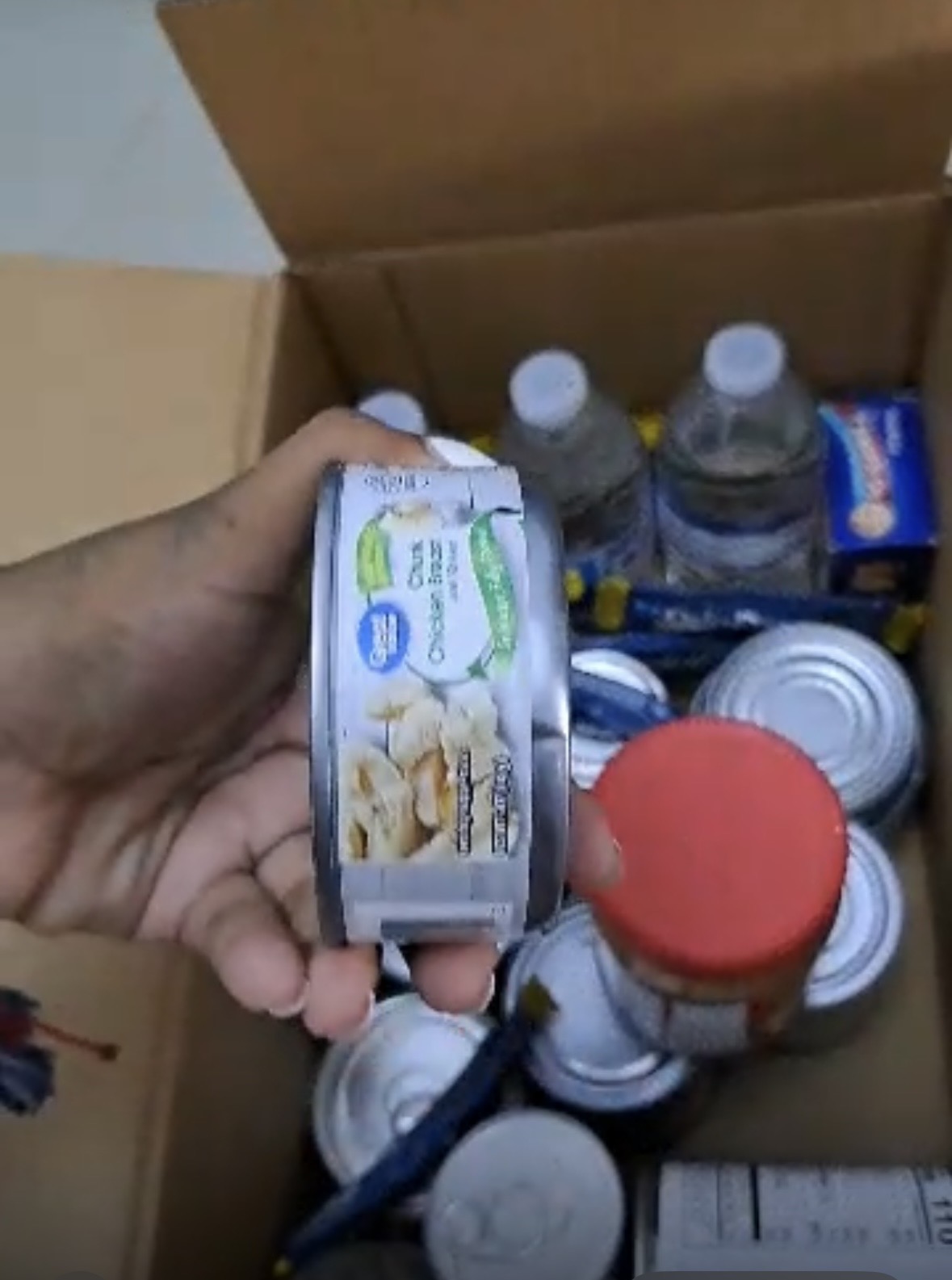 Preparando los kits de alimentos